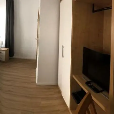 Am Wasserturm فندق كْرايلتْسهايم